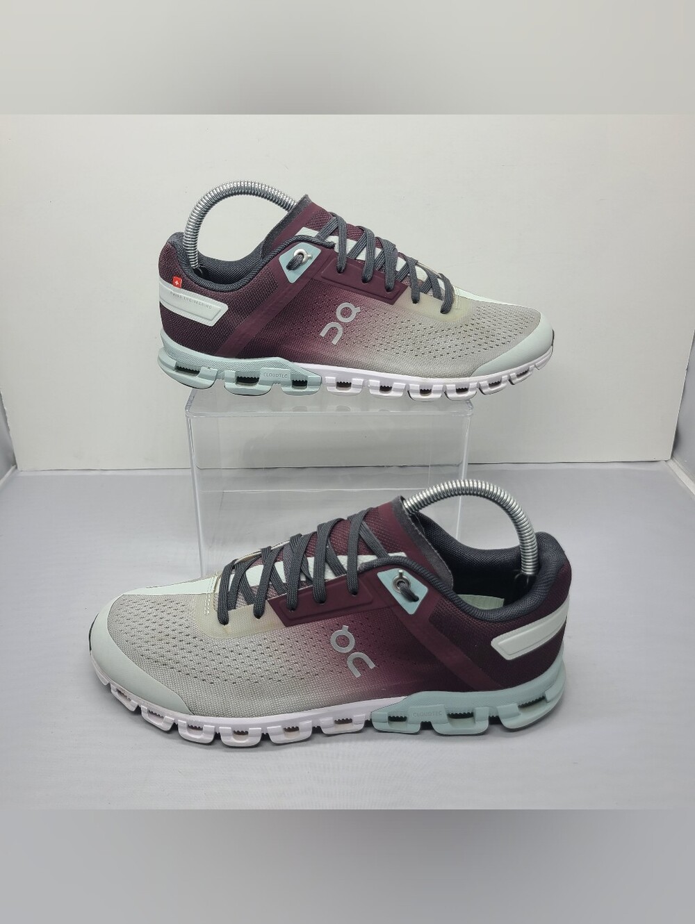 On Cloud Cloudflow Running Shoes Mulberry Mineral color - women size 8.5